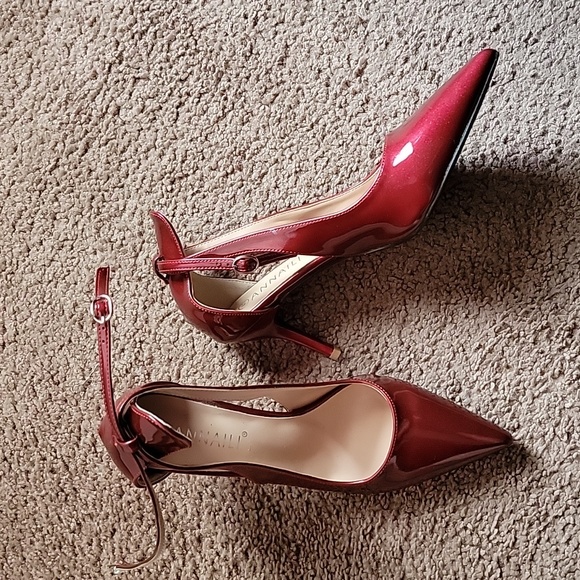 Shoes - Picture 3 of 4